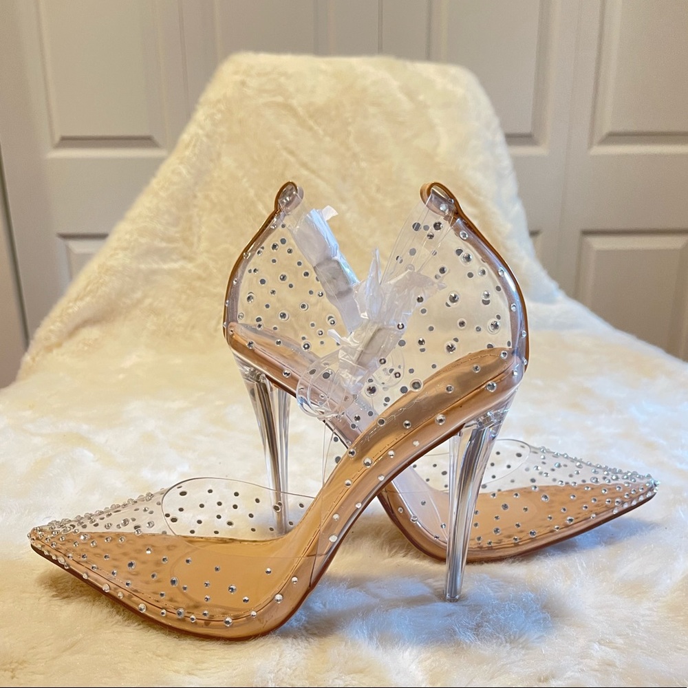 Clear wraparound strap, pointed-toe pump, embellished with rhinestones.